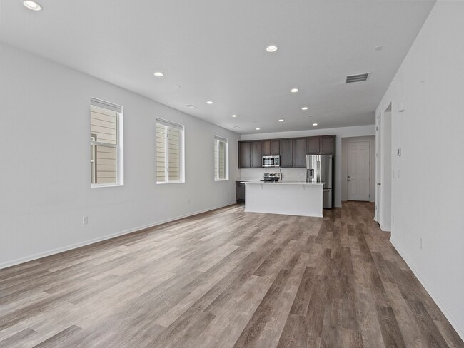 Building Photo - Modern Home With Great Amenities Available...