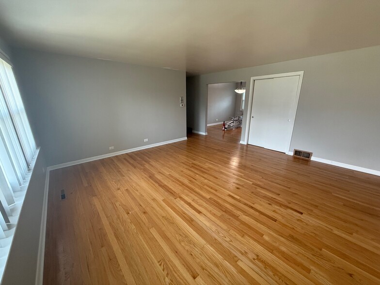 Living Room - 10351 Milford St