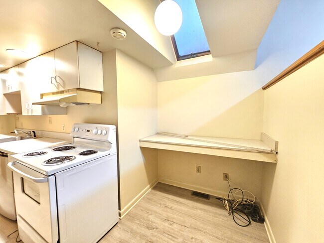 Building Photo - 7533 Carmen Ct