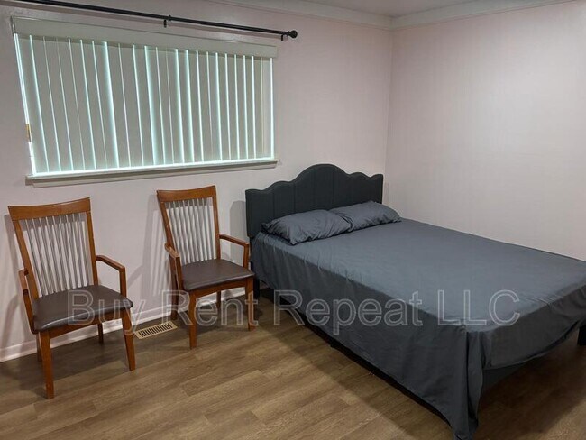 Building Photo - 5309 Grovedale St