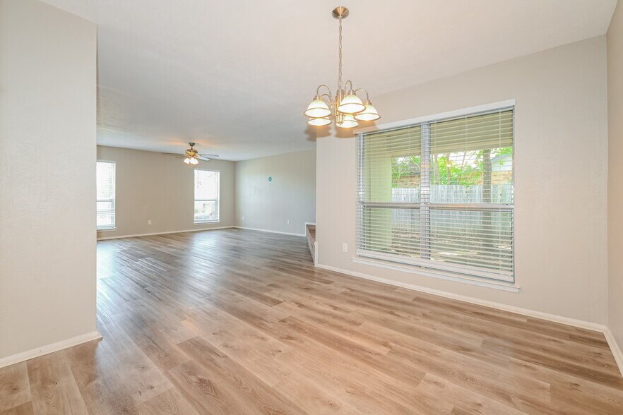 Building Photo - 1301 Southridge Dr