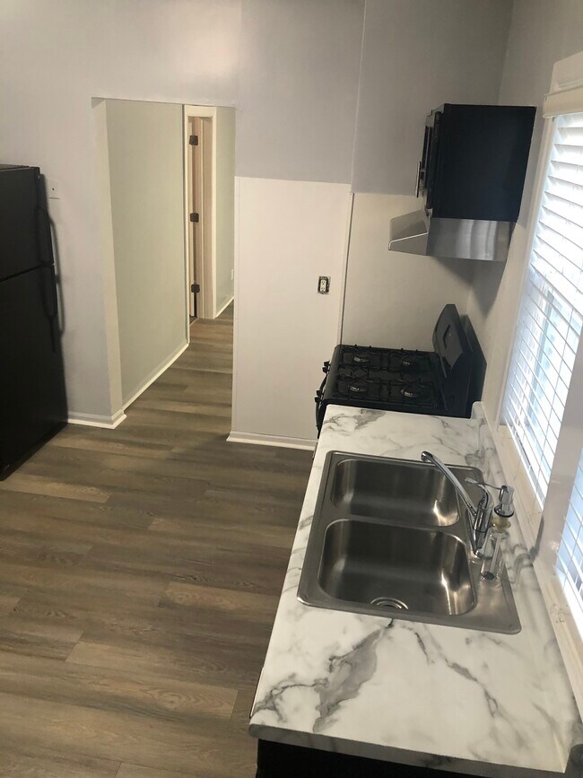 Building Photo - 482 Stella St