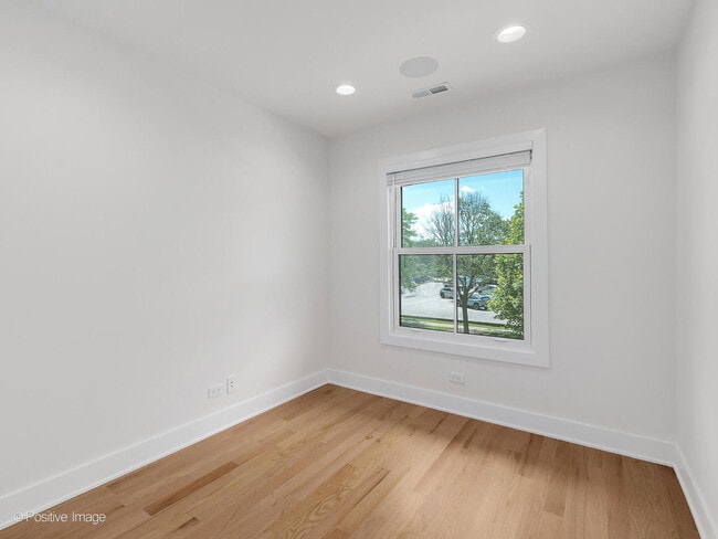 Building Photo - 35 7th Ave