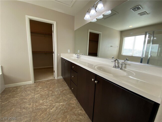 Building Photo - 8033 Ancient Oaks Ave