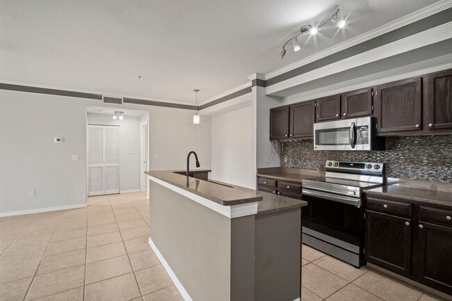 Building Photo - Stunning 2-bedroom, 2-bathroom, Gated comm...