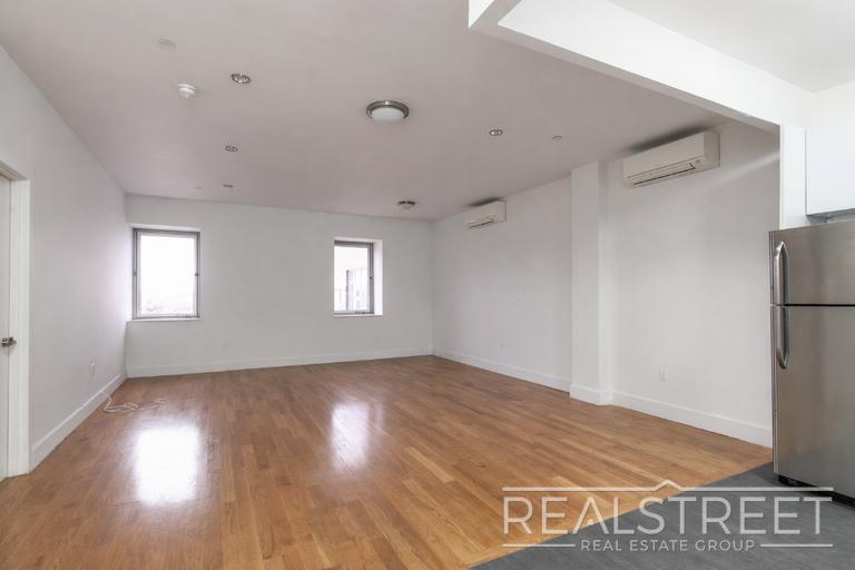 Building Photo - LUXURY 1 BED LOFT in Queens!