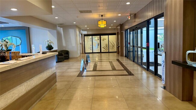 Building Photo - 3701 N Country Club Dr