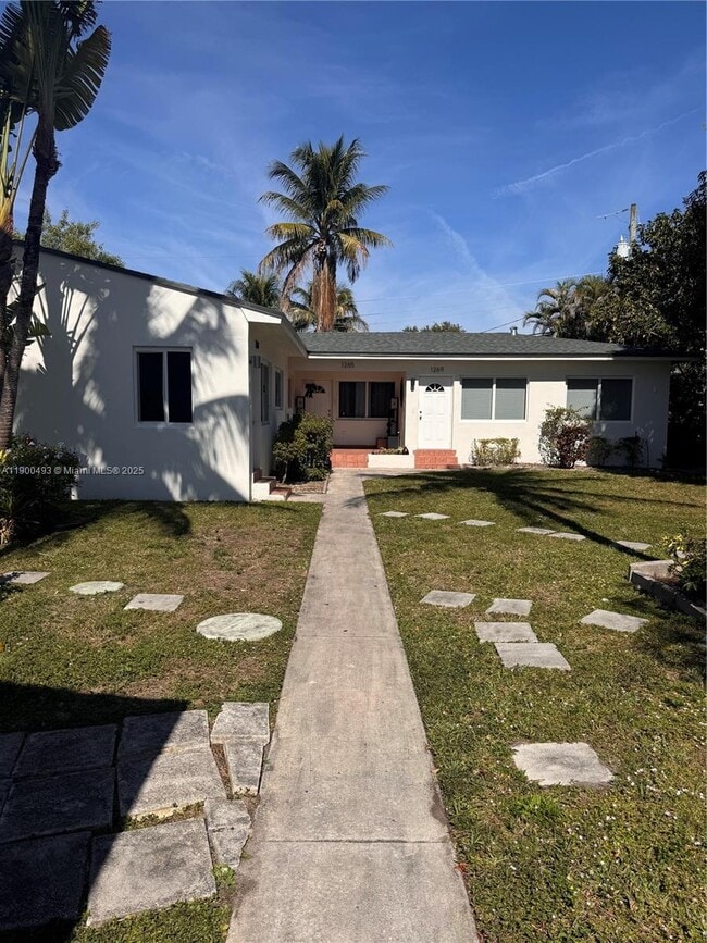 Building Photo - 1267 NE 127th St