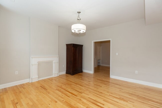 Building Photo - 212 W Burke St