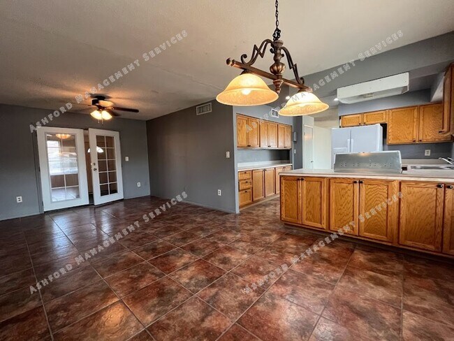 Building Photo - SPACIUS 3 BEDROOM 2 BATHROOM HOME IN GLENDALE FOR RENT