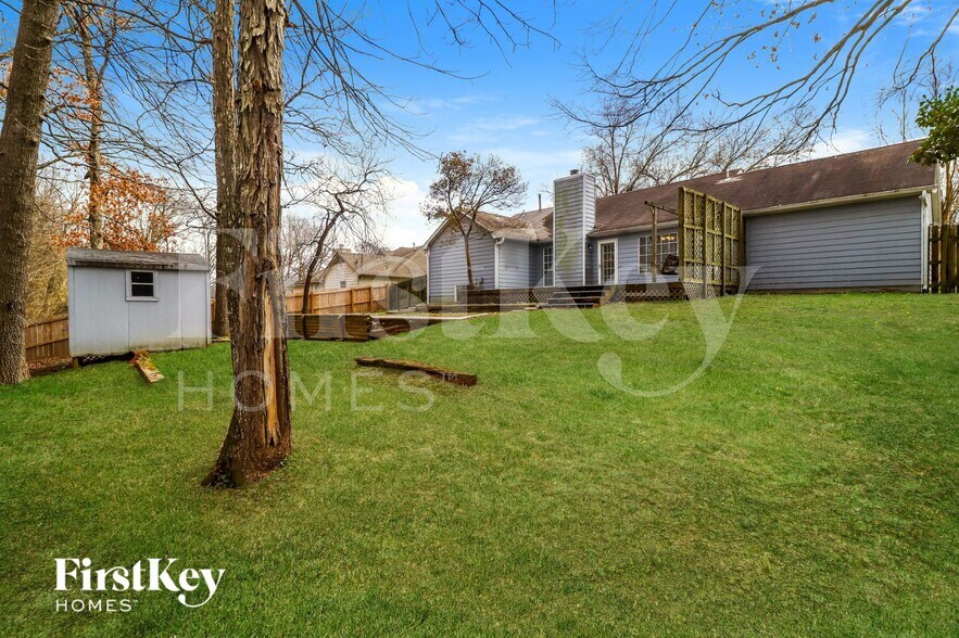 Building Photo - 5672 Riverhead Ave