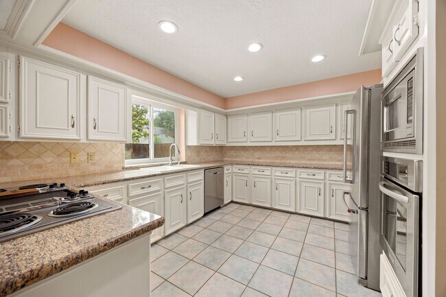 Building Photo - 12914 Ivyforest Dr