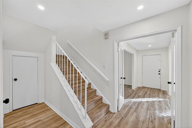 Building Photo - 14734 Perthshire Rd