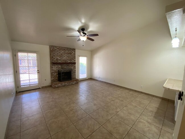 Building Photo - SW Visalia Home coming soon!