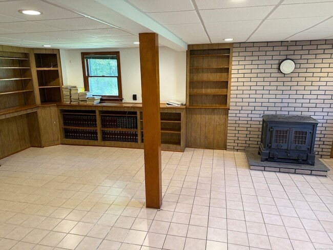 Building Photo - 6 Fairview Dr