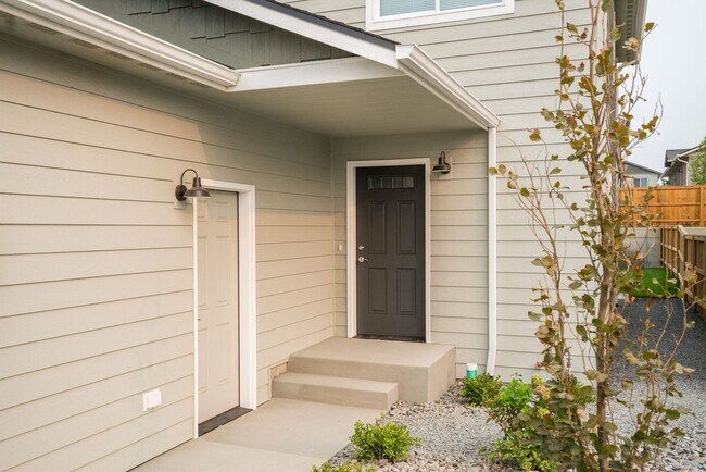 Building Photo - Fantastic 3-Bed, 2.5 Bath with 2-car garage!