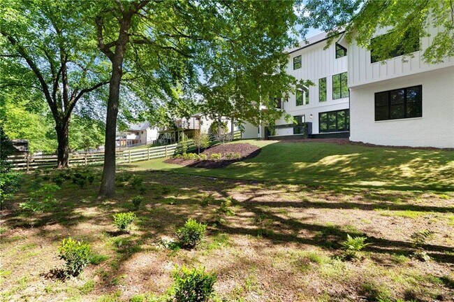 Building Photo - 312 Meadow Dr