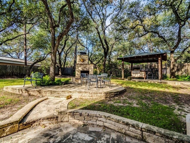 Building Photo - 404 Almarion Dr