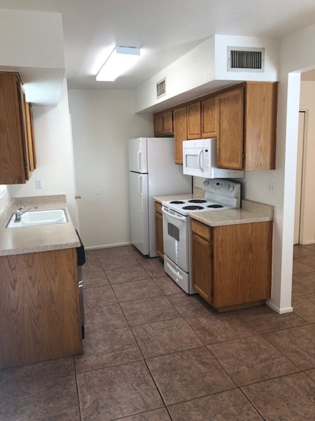 Building Photo - 336-2 E Limberlost-