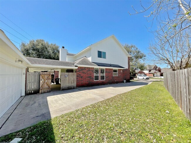 Building Photo - 1727 Park Forest Dr