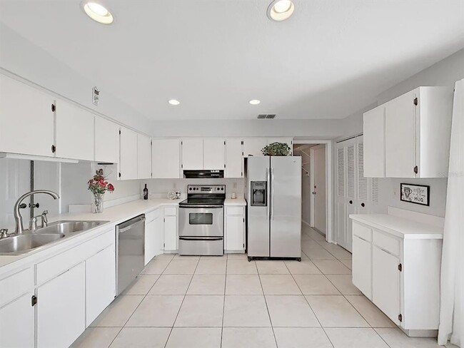 Building Photo - 878 Rustic Oaks Dr