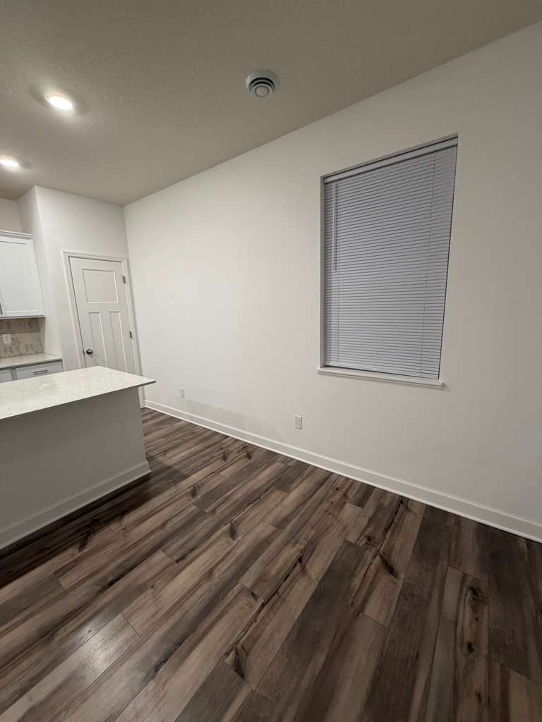 Building Photo - 10604 Heron Ave S