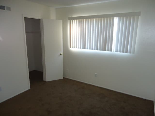 Building Photo - 3 Bedroom - 2 Bathroom Single Story Home i...