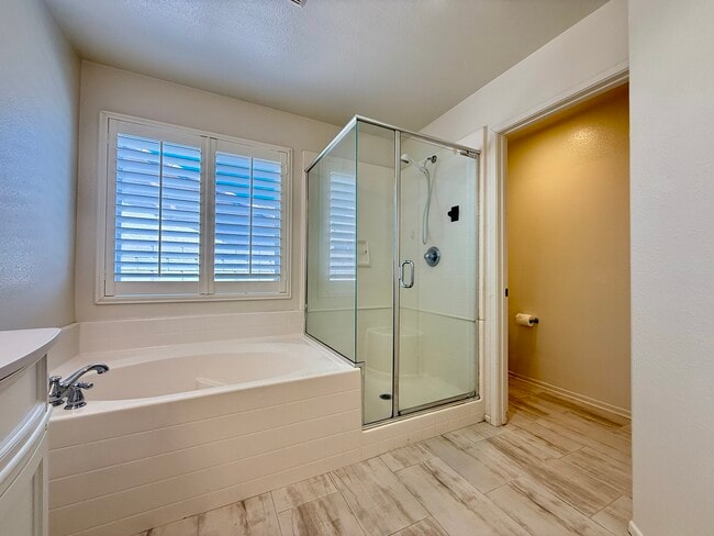 Building Photo - 44608 Avenida Linda