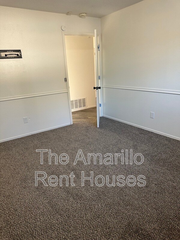 Building Photo - 5100 Mesa Cir