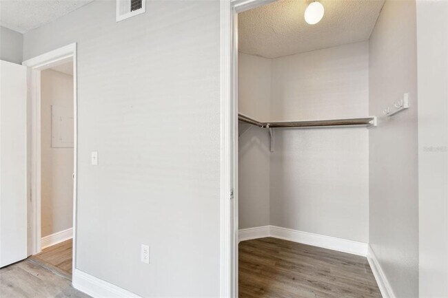 Building Photo - 9481 Highland Oak Dr