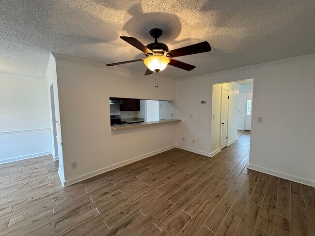 Building Photo - Cozy 3BR Townhome!