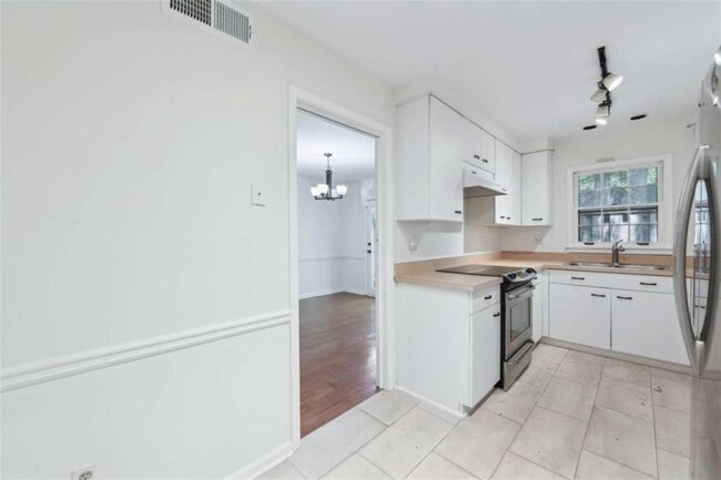 Building Photo - 14 Glenald Way NW