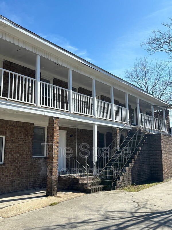 Building Photo - 1901 Gumwood Blvd
