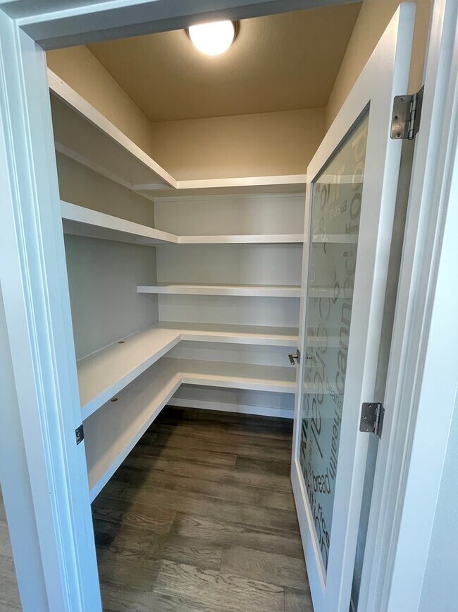 Building Photo - Flexible Living in North Ellensburg