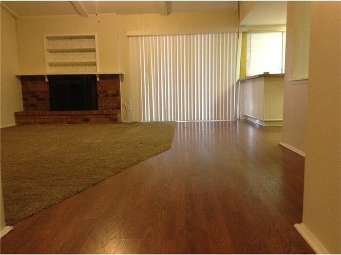 Building Photo - 305 Colonel Dr