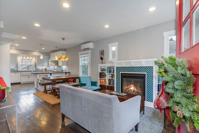 Building Photo - 4bd/3ba Seattle Home