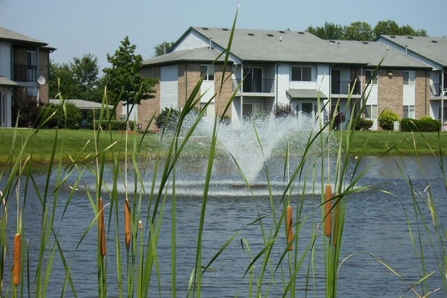 Building Photo - Beautiful 2-bedroom 2 bath apartment DOWNSTAIRS WITH LAKEVIEW