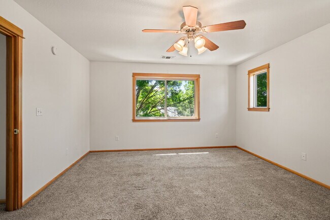 Building Photo - 608 Shadow Way