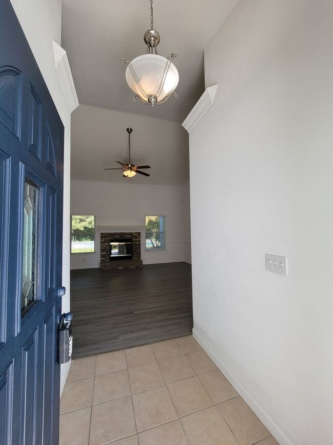 Building Photo - 5038 W Lark Ave