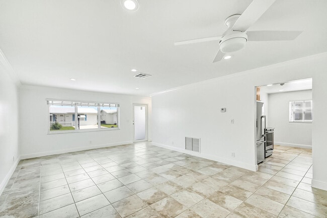 Building Photo - 2098 SW 13th Way