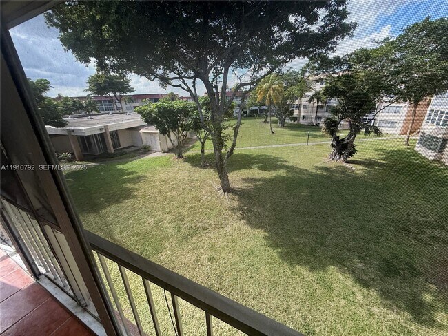 Building Photo - 1540 NE 191st St