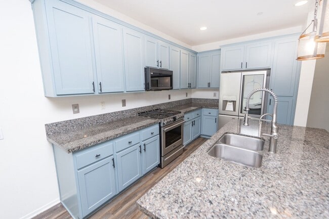 Building Photo - Amazing 3 Bedroom Condo available now! Totally loaded unit, schedule a tour today!