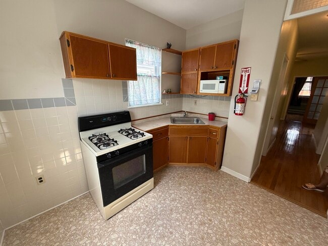 Building Photo - 470 Mallory Ave