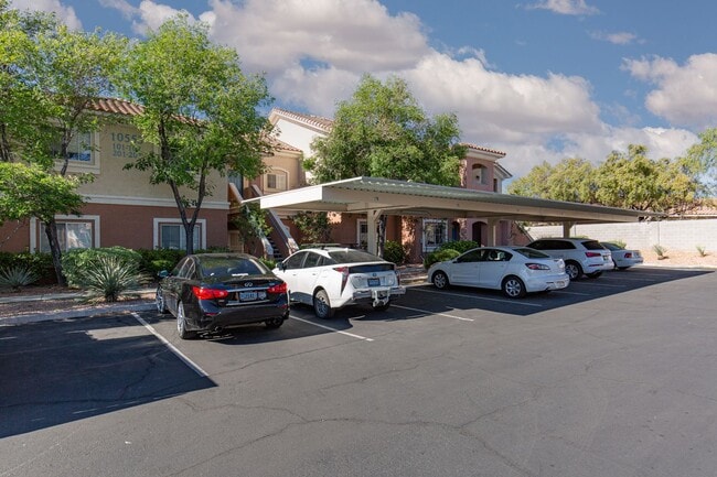 Building Photo - Enormous second story unit in upscale gated Summerlin community