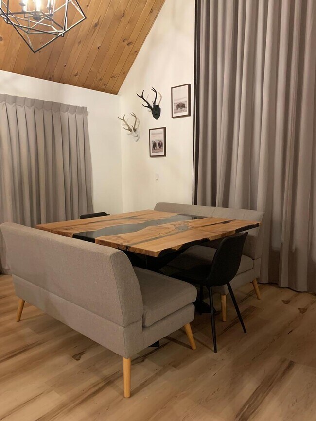 Building Photo - 1120 N Gila Dr