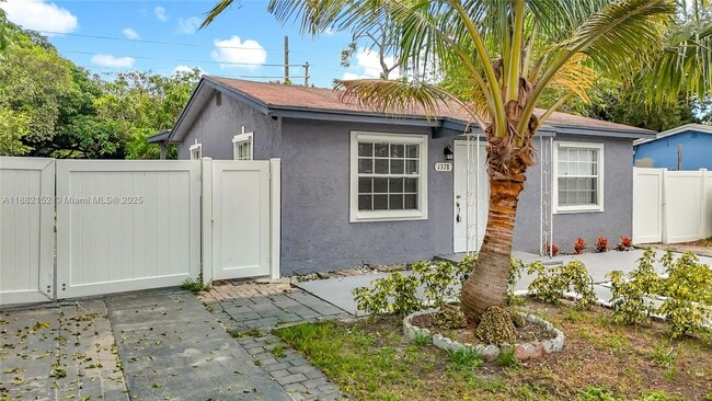 Building Photo - 1378 SW 26th Ave