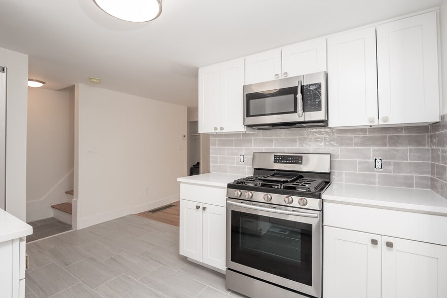 Building Photo - 92 Clinton Place Unit #2