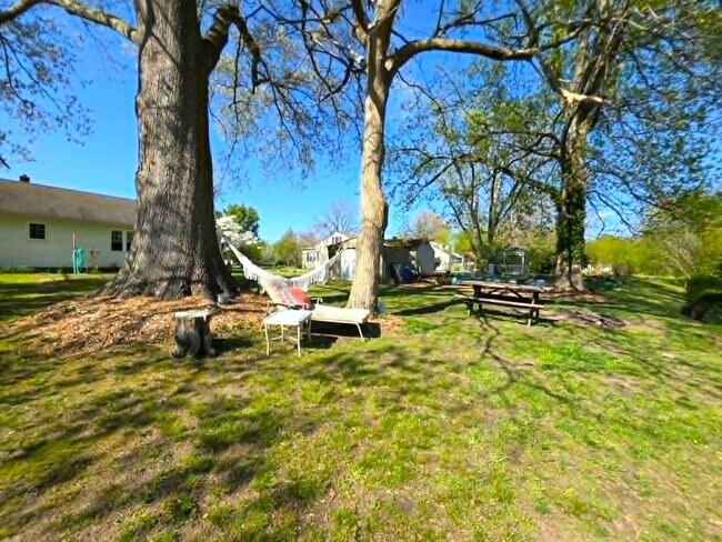 Building Photo - 104 Lee Dr