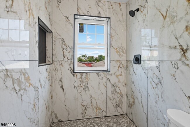 Building Photo - 144 N 14th St
