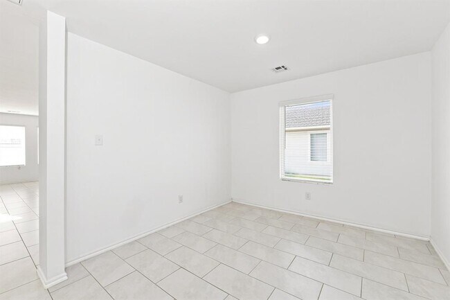 Building Photo - 2208 Bleecker St